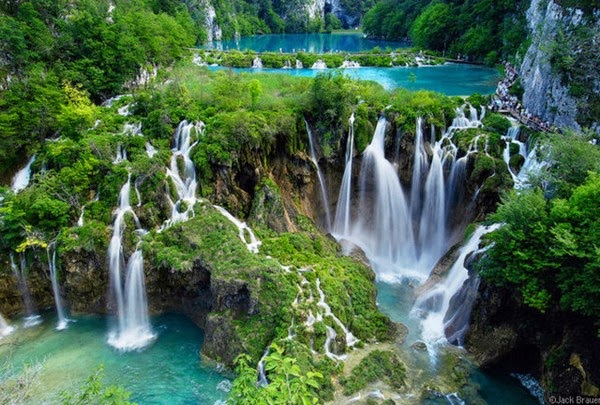 Top 15 World's Most Amazing Waterfalls