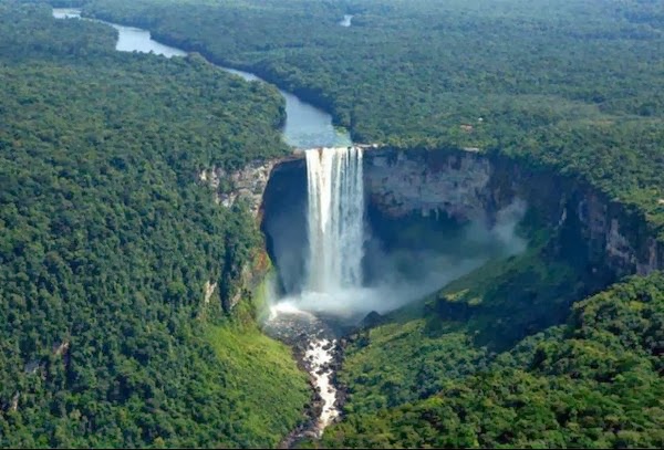 Top 15 World's Most Amazing Waterfalls