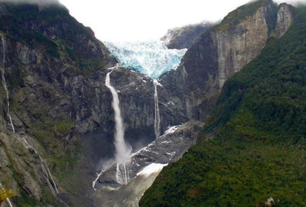 Top 15 World's Most Amazing Waterfalls