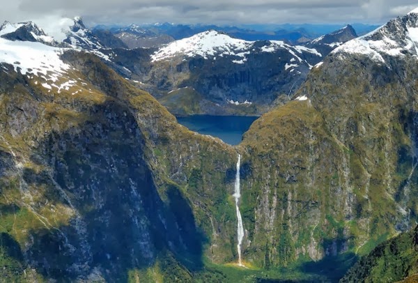 Top 15 World's Most Amazing Waterfalls